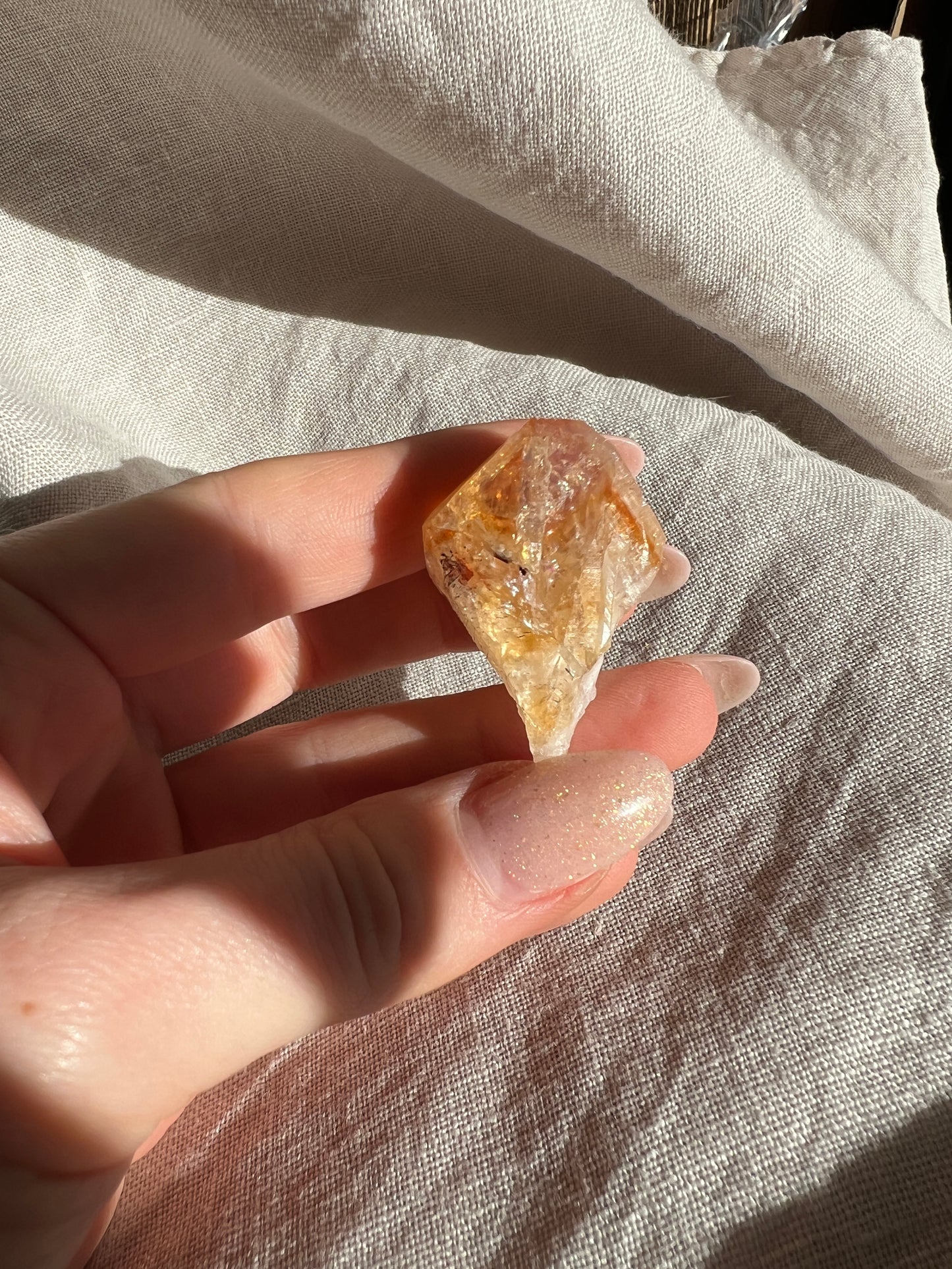 Citrin (gebrannt) – kleines Naturstück (ca. 25-40g)
