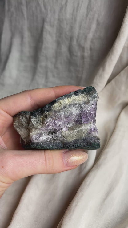 Amethyst - größeres Naturstück (ca. 100-200g)
